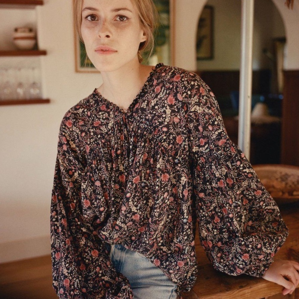 ON HOLD Doen Thistle top in Dark Floral size M